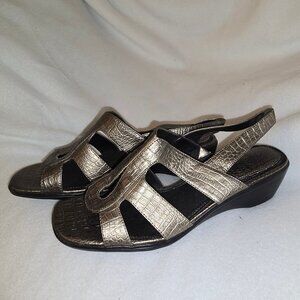 Bronze Summer Sandals Life Stride Size 7.5